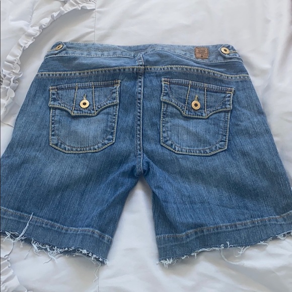 Distressed guess shorts - Picture 2 of 2